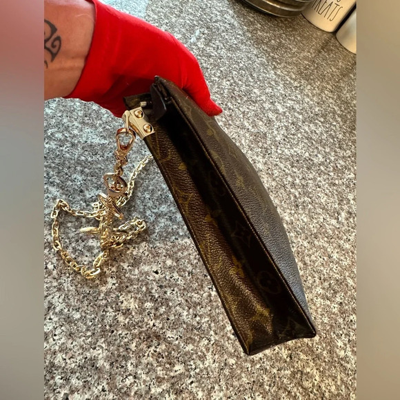 - Vintage LOUIS VUITTON Monogram Pouche Toilette 26 Clutch Bag converted - Picture 9 of 17